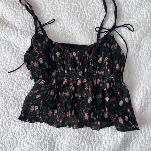 Floral Crop Top - Picture 2 of 9